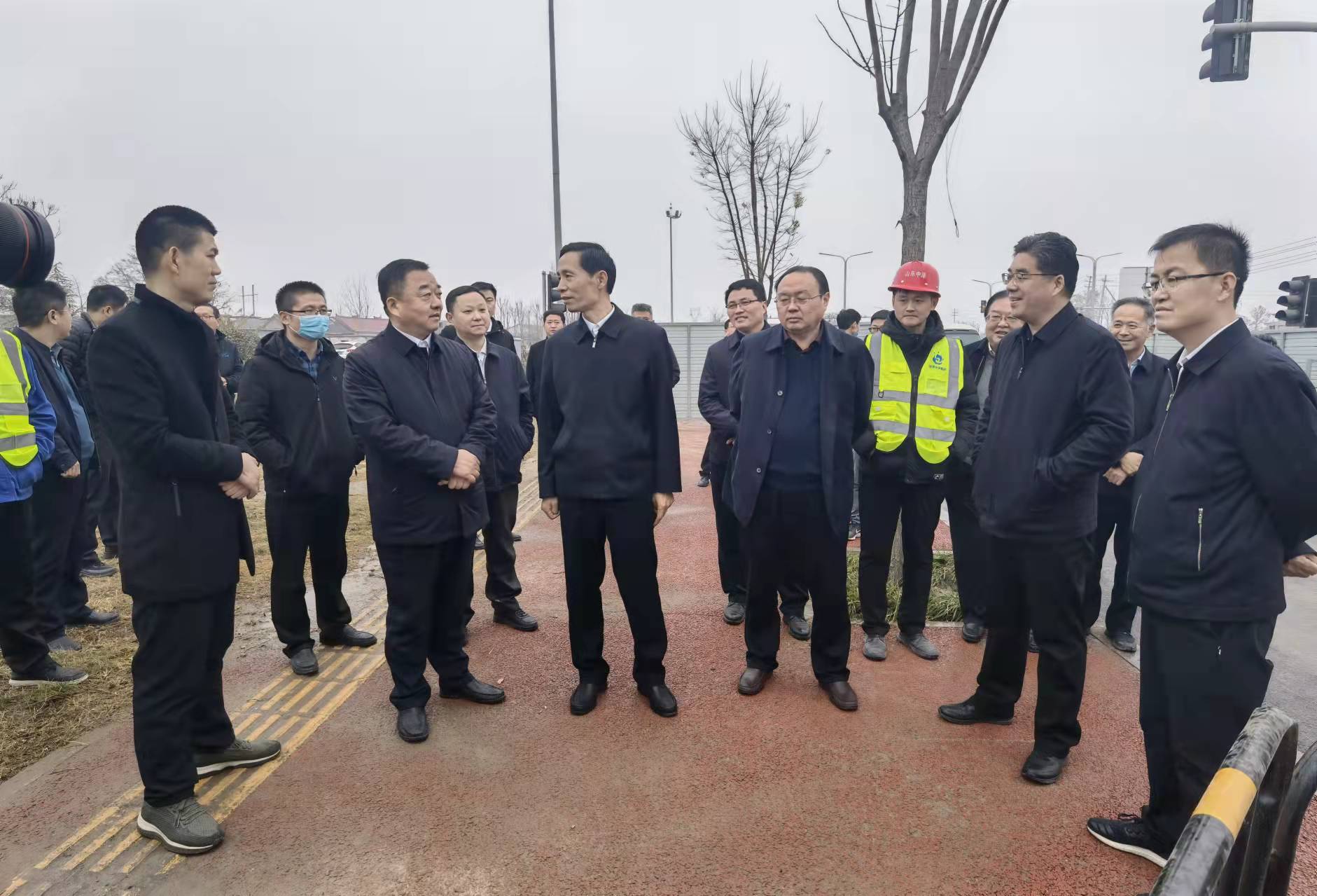 菏泽市市委副书记、市长张伦一行到七里河污水处理厂配套管网工程调研指导工作